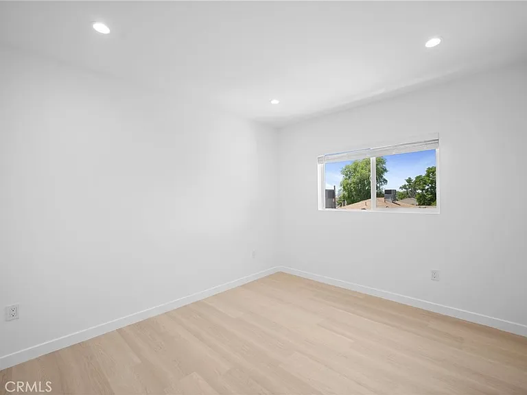 7247 Cleon Ave — Photo 13