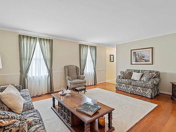 5th image of 6101 Chatham Dr