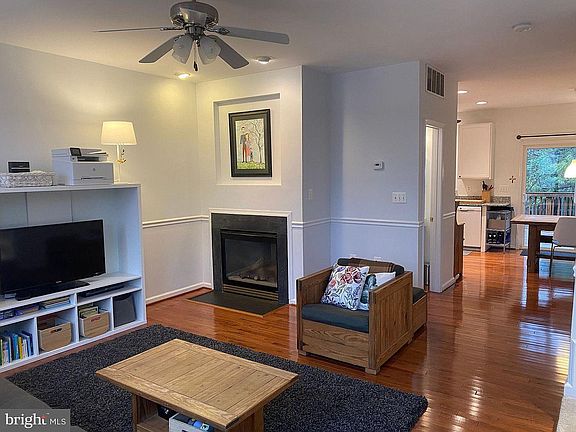 3rd image of 455 Pearlbush Sq NE
