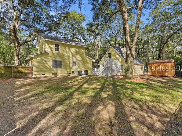 8 Meridith Ln, Beaufort, SC 29907
