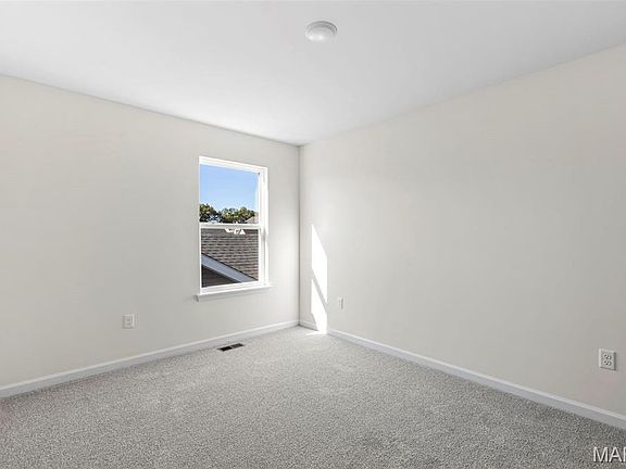 3rd image of 12201 Louiselle Park Dr