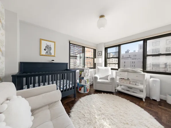 233 East 69th Street image 9 of 15