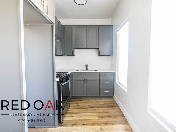3rd image of 970 S Gramercy Pl #503