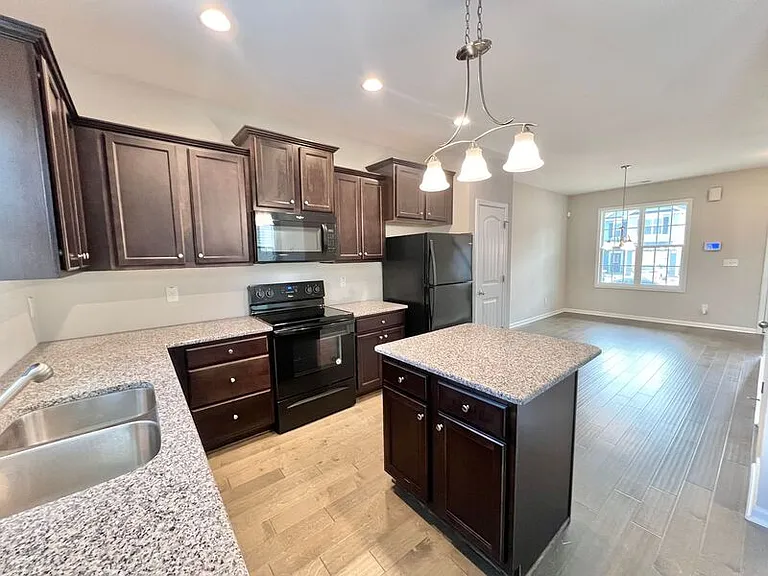 74 Griffith Pl — Photo 4