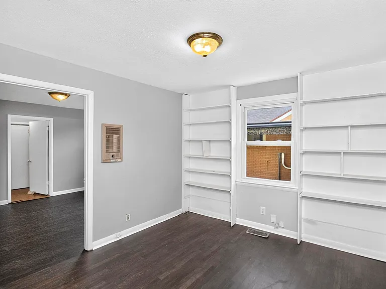 2423 Underwood St — Photo 15