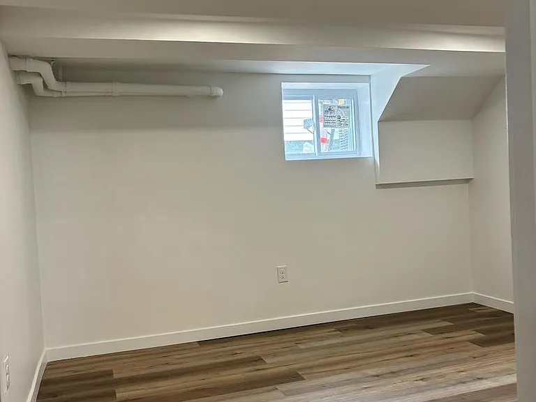 1019 S Broadway — Photo 22