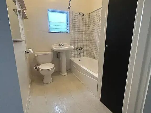 5th image of 3428 Sacramento St #2A