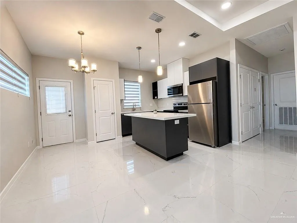 2 bed, 2.0 bath, $1,150 — Photo 2