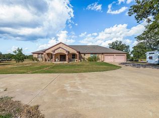 1102 Private Road 2332, Giddings, TX 78942