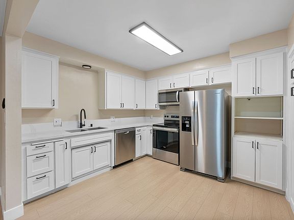 4th image of 150 E La Verne Ave #10