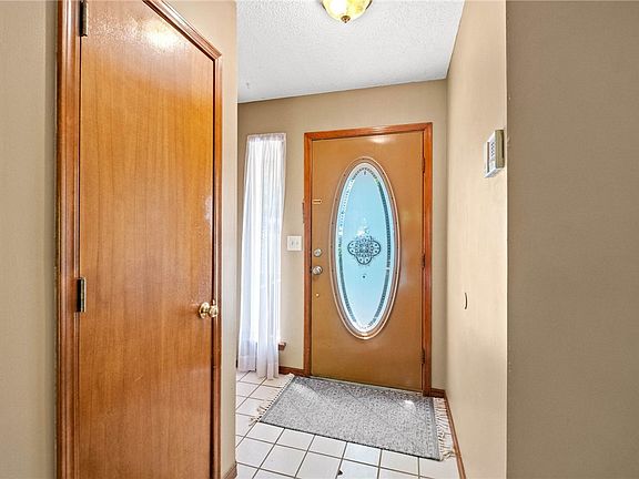 5th image of 1398 E Amber Dr