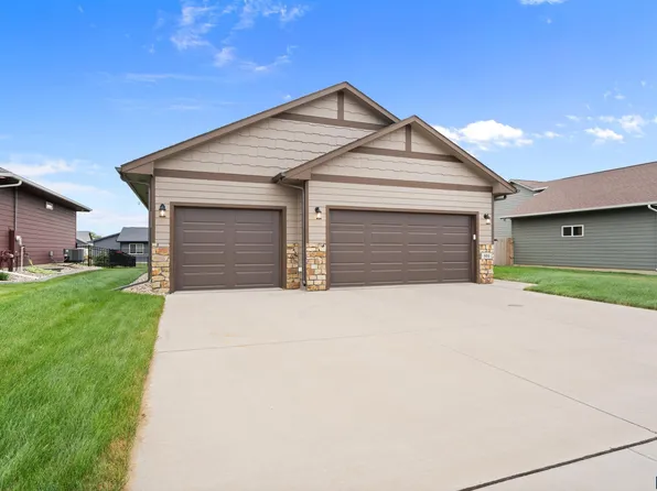 804 N Juniper St, Lennox, SD 57039