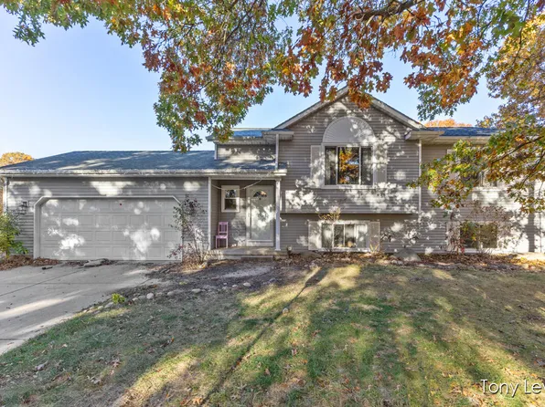 1233 Cumberland Ave SE, Lowell, MI 49331