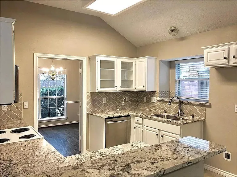 8000 Anchor St — Photo 5