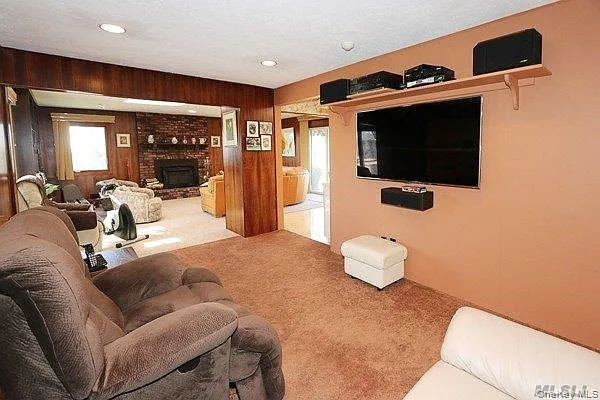 46 Marian Ln — Photo 7