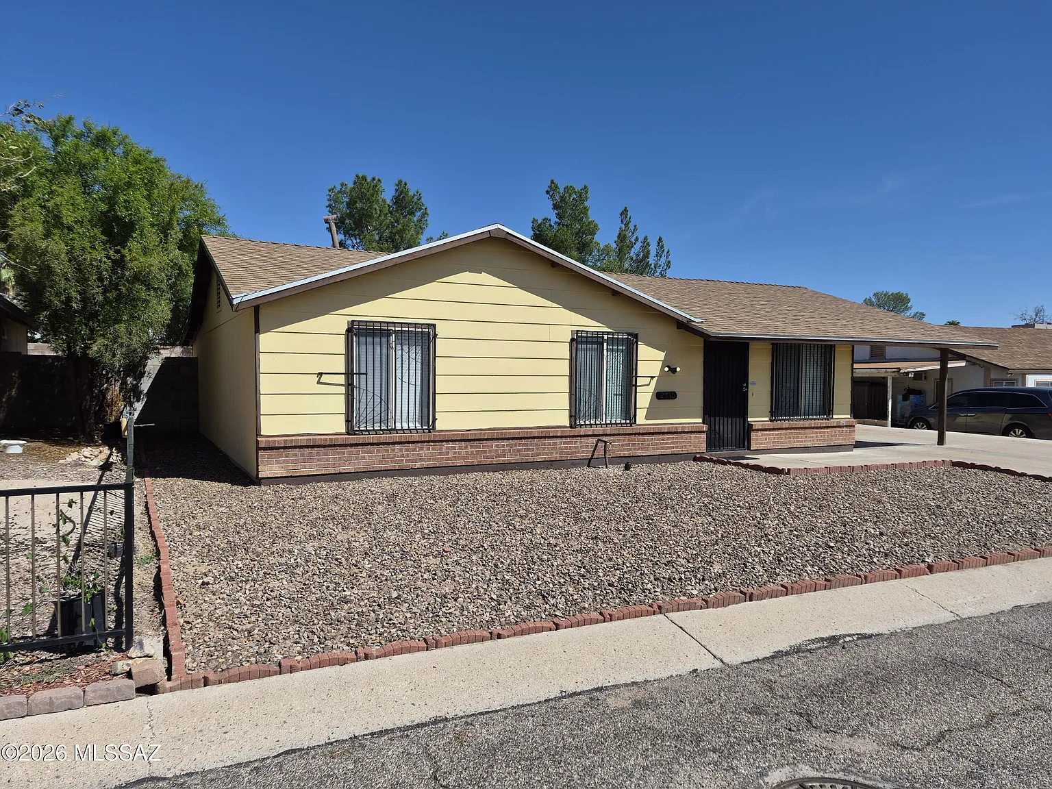 3 bed, 2.0 bath, 1341 sqft, $1,699 — Photo 2