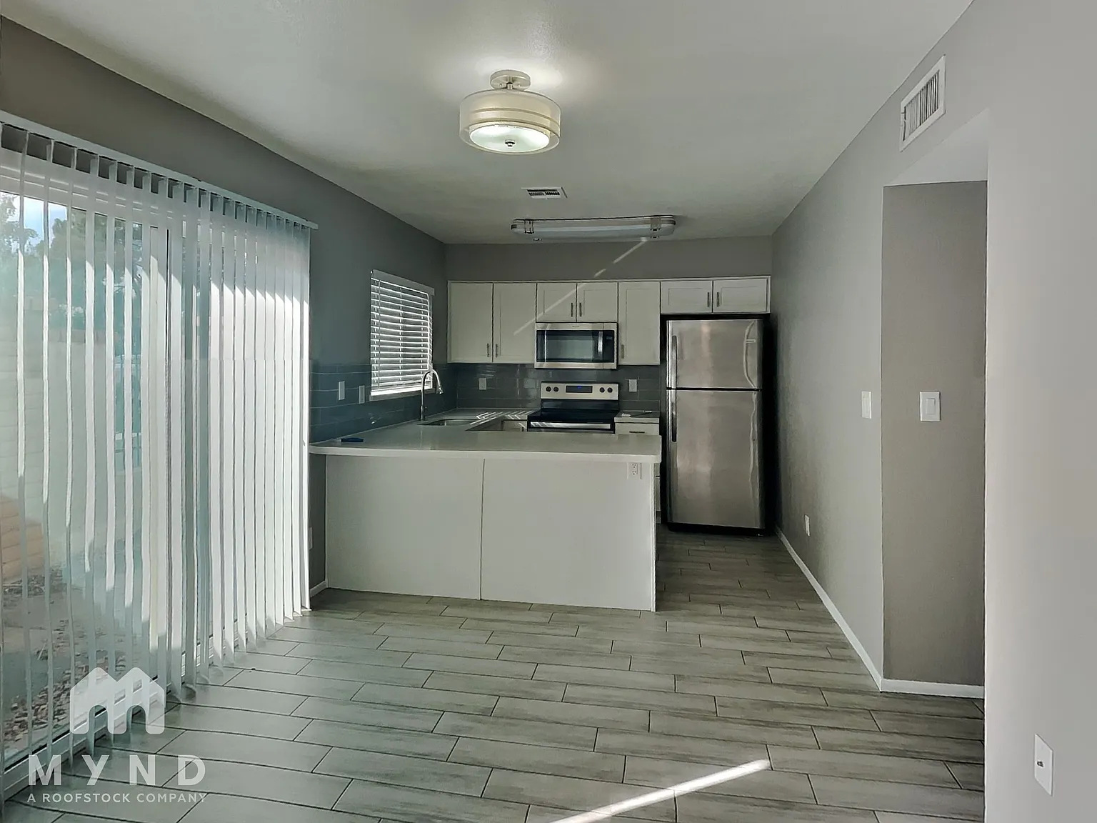 3 bed, 2.0 bath, 1088 sqft, $1,915 — Photo 2