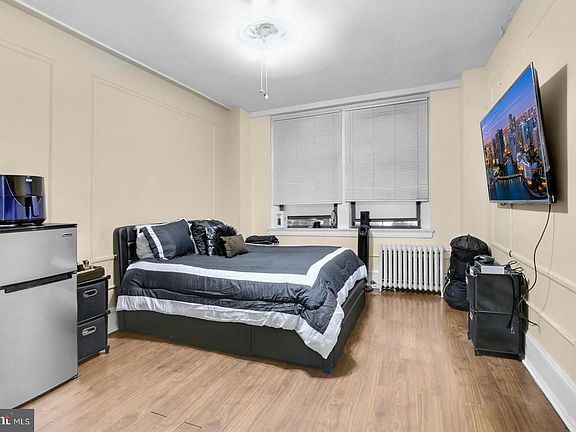 5th image of 1324 Locust St APT 420