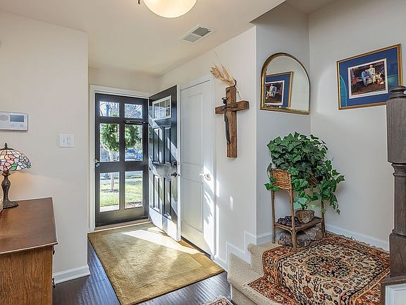 5th image of 160 Parkway Ct