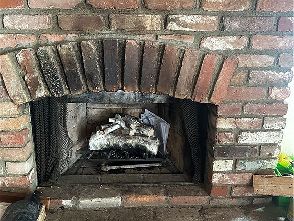 4th image of 2359 Oak Dr
