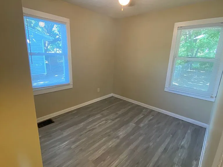 814 E Emerson St — Photo 10