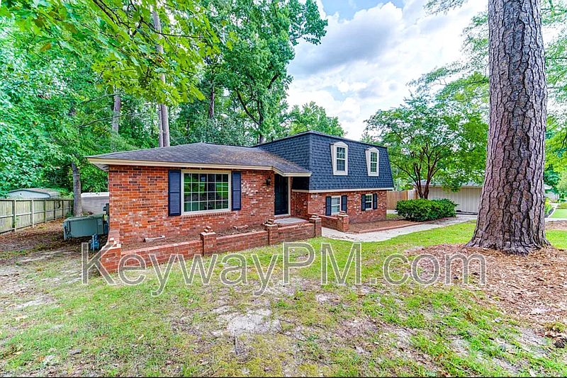 1st image of 213 Brooks Dr