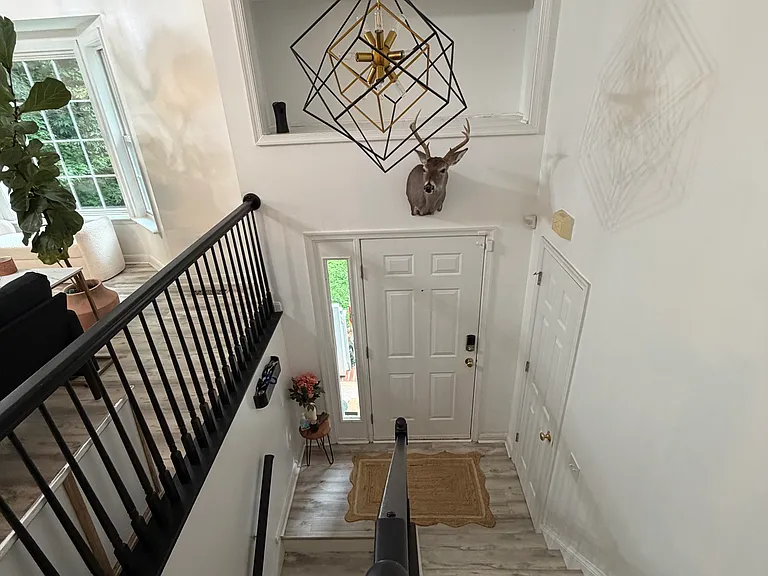 6811 Sawmill Cir — Photo 2