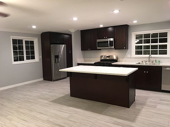 Large center island!