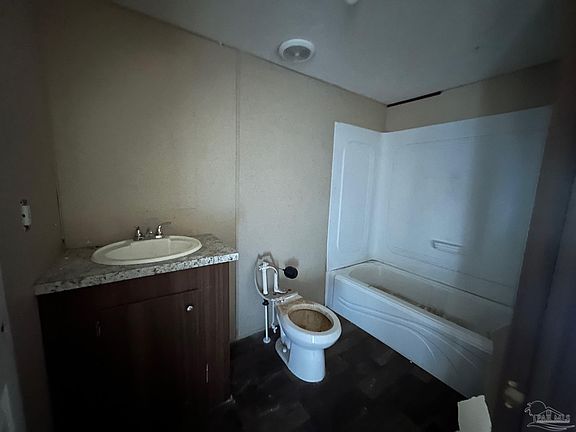 5th image of 6232 Wyndotte Rd