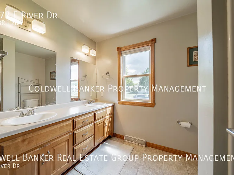 772 E River Dr — Photo 23