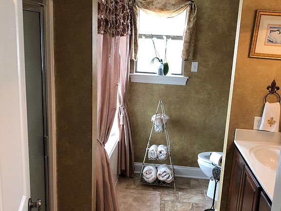 4th image of 114 Jenny Ct