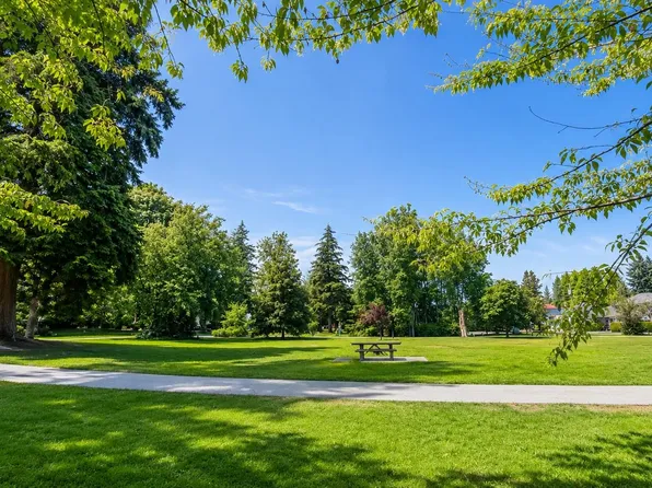5588 Patterson Ave #211, Burnaby, BC V5H 0A7