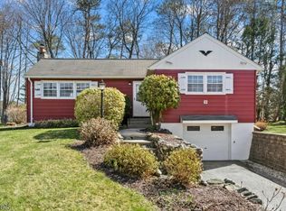 9 Cottonwood Ct, Stockholm, NJ 07460