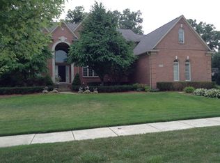 2378 Hawthorne Dr S, Shelby Township, MI 48316