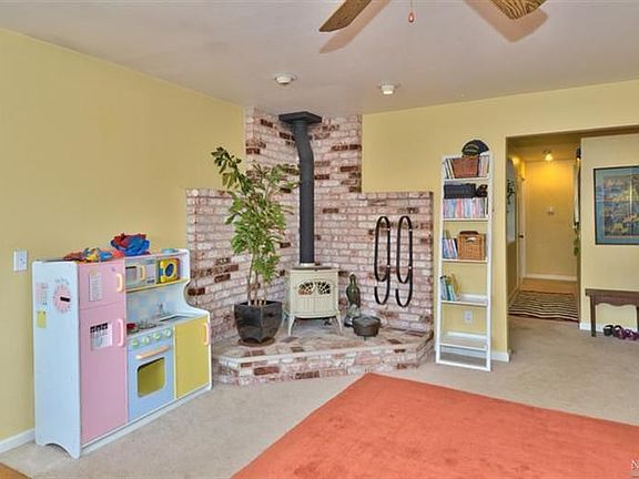 4th image of 1101 Sunnyside Dr