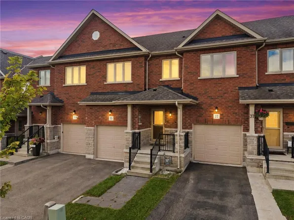 35 Sunset Way, Thorold, ON L2V 0C7