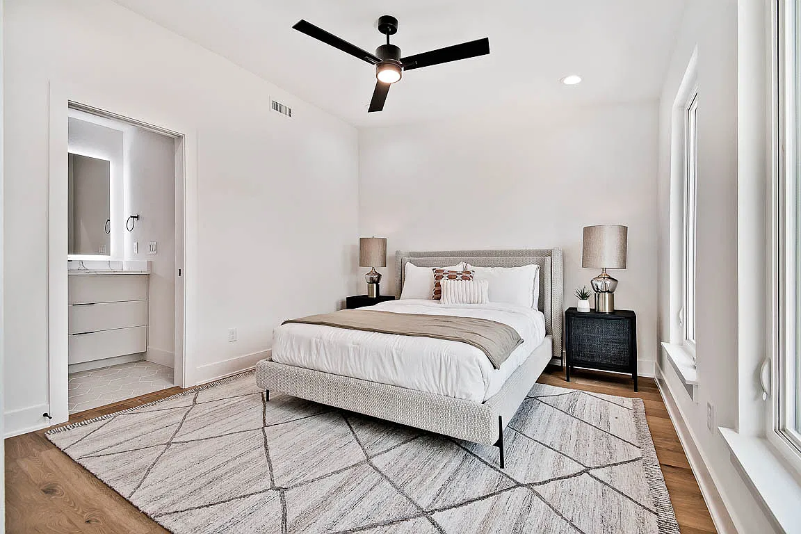208 NW 9th St - 1 — Photo 4