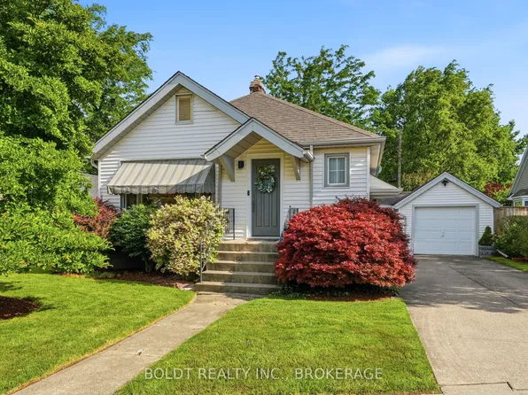 9 Woodgate Ave, Saint Catharines, ON L2R 3V3
