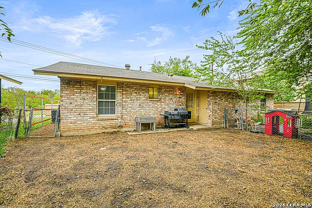 2 bed, 1.0 bath, 783 sqft, $995 — Photo 4