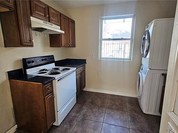 5th image of 1381 Annette St