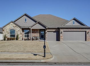 7308 E Oak Ridge St, Broken Arrow, OK 74014