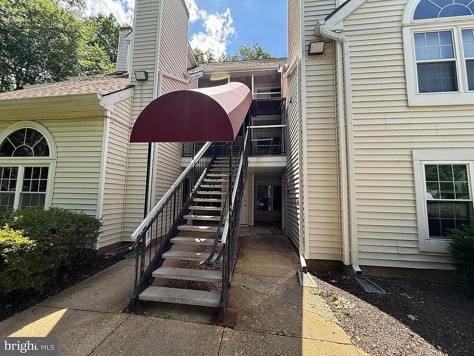 1st image of 916 Westhaven Dr #11-301