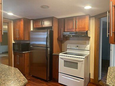 5th image of 103 Fairview St #103