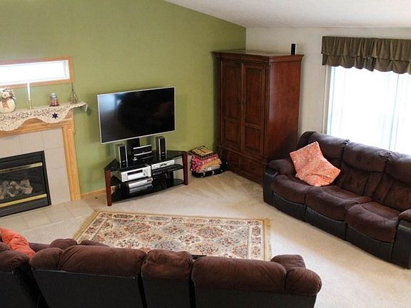 3rd image of 1252 Sassafras Ln