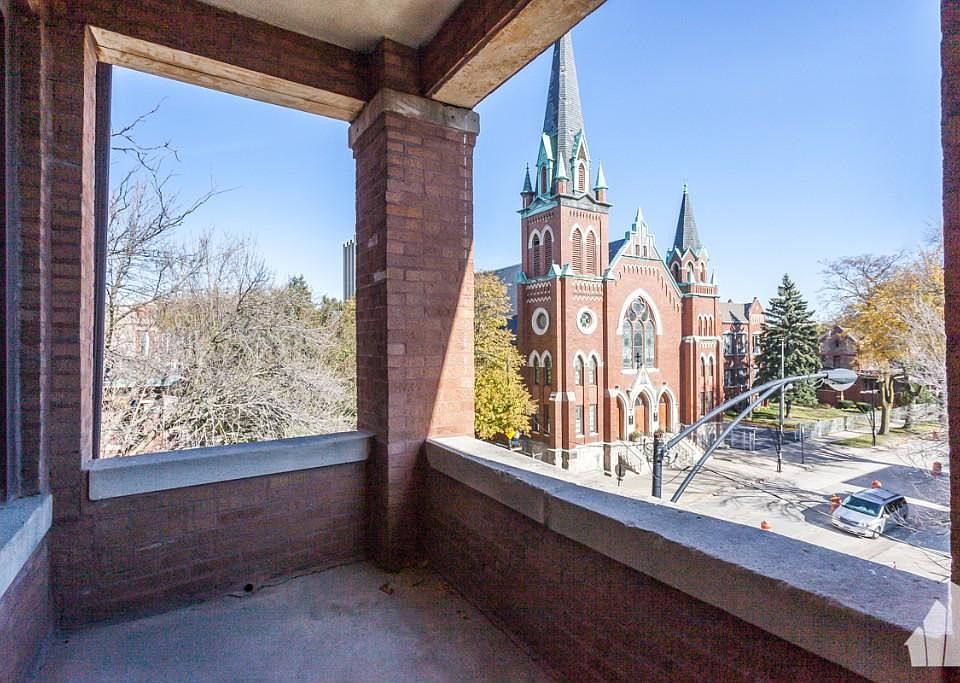 1st image of 1022 N Oakley Blvd #3E