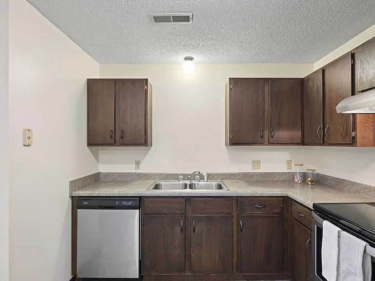 Sandstone Apartments — Photo 6