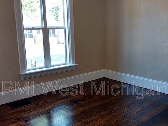 5th image of 826 Arianna St NW #1