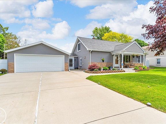 3rd image of 47840 Greenview Rd