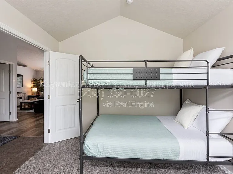 879 N Traquair Pl — Photo 21