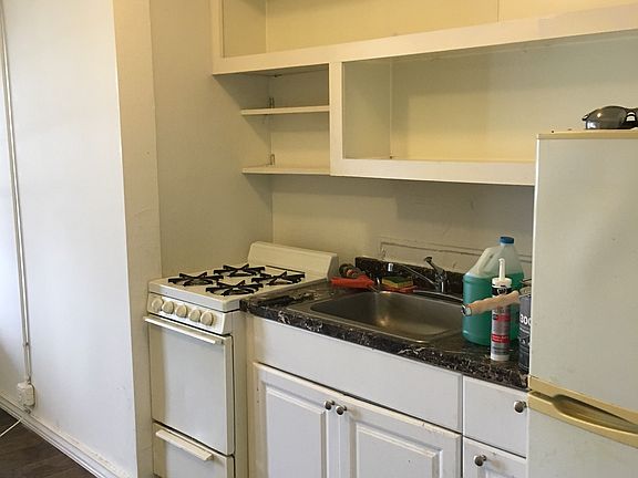 3rd image of 315 W Broadway APT 1G